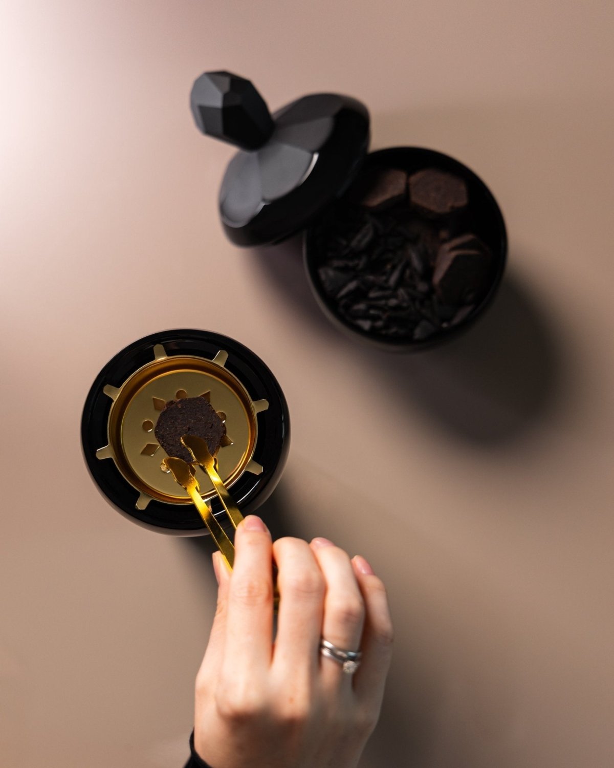 Oud Nero crystal oud burner with matte black stem and gloss black bowl